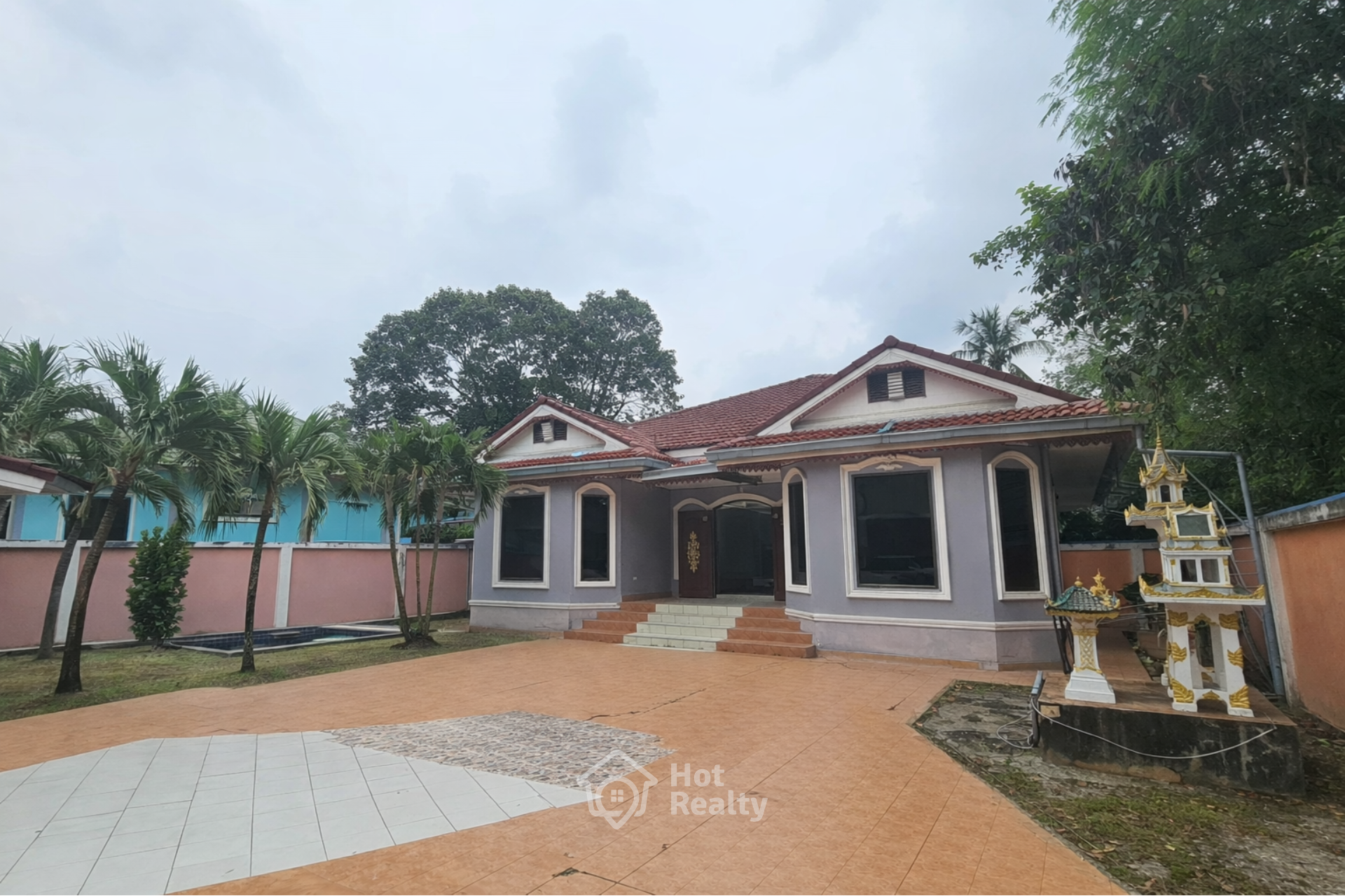 Large Land Detached House in Huay Yai, Pattaya. As-Is Sale, High ROI Renovation Opportunity